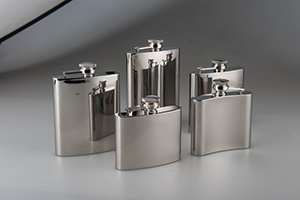 Hip flask whit mirror effect